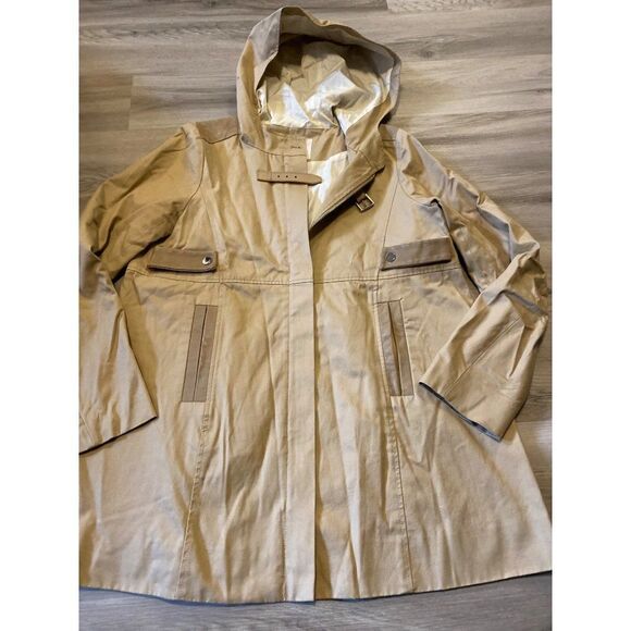 Maje, women’s tan all weather hooded rain jacket with pockets size 40 (large)